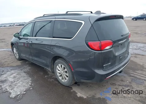 2018 Chrysler Pacifica Touring Plus z USA, uszkodzony, nr VIN 2C4RC1FG2JR101556